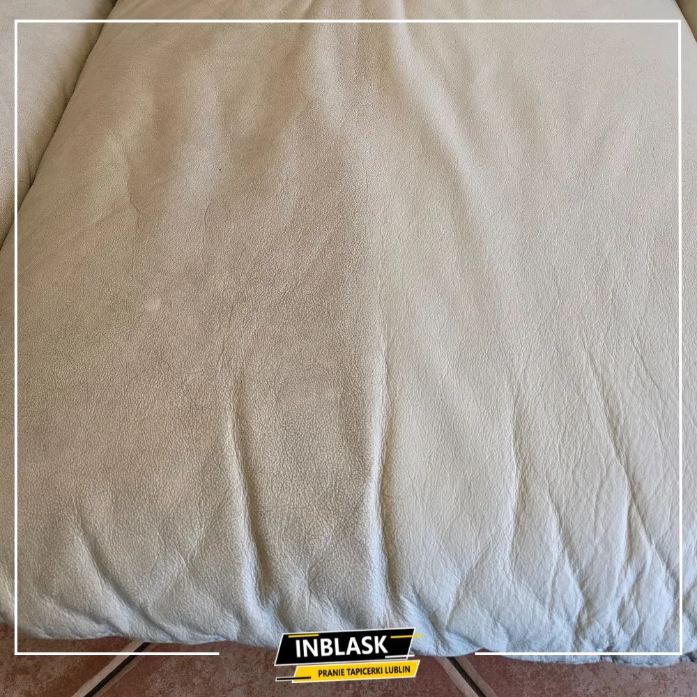 Podłokietnik pokryty warstwą tłuszczu i brudu w samochodzie Mercedes W202 przed i po czyszczeniu wnętrza