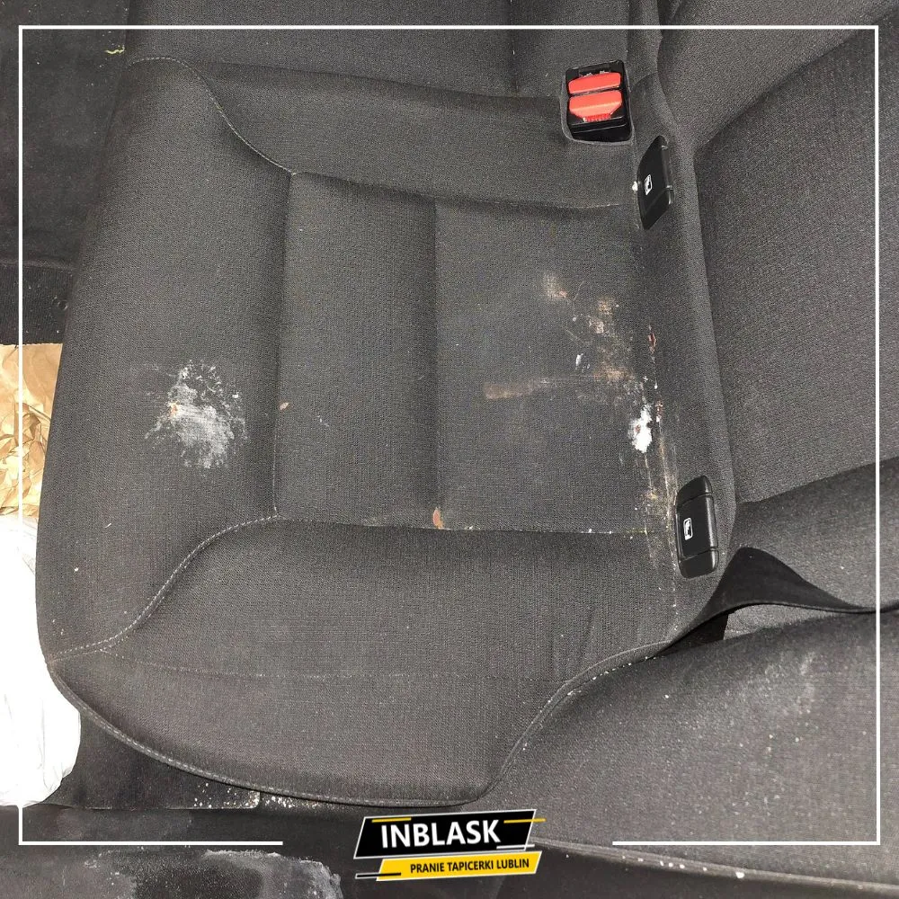 Kolorowy dywan przedstawiający efekt przed i po odkurzeniu na sucho i wypraniu ekstrakcyjnym